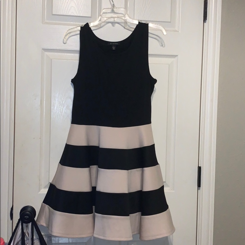 black and cream dress super simple and cute